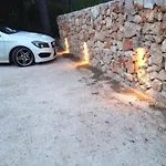 Familia Hvar Vrboska