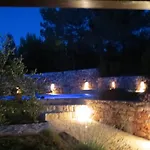 Familia Hvar