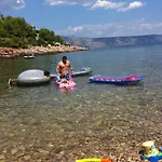Familia Hvar 4*