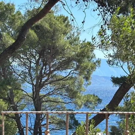 Familia Hvar 3*