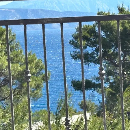 Familia Hvar
