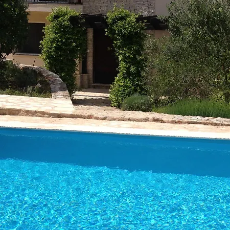 Familia Hvar Guest house 3*