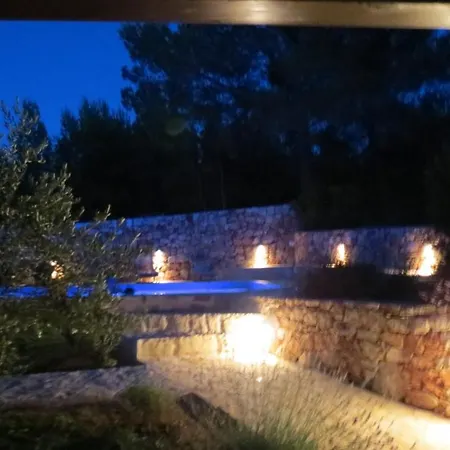 Familia Hvar