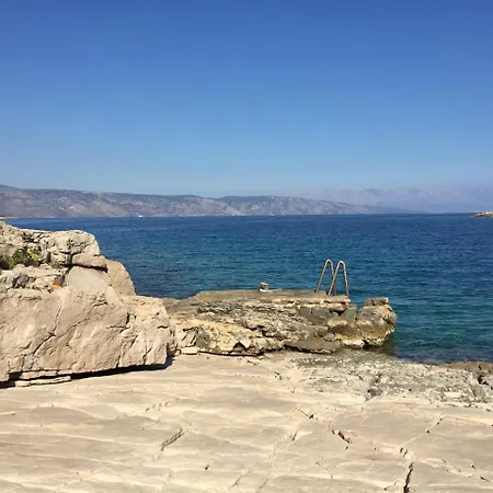 Familia Hvar 4*