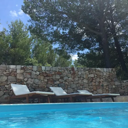 Familia Hvar Vrboska