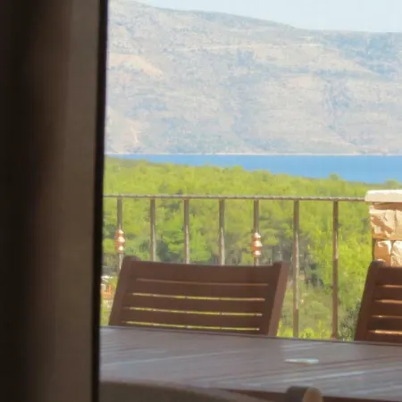 Familia Hvar Vrboska