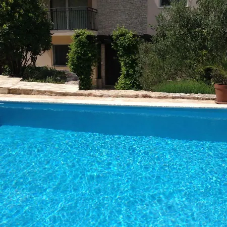 Familia Hvar