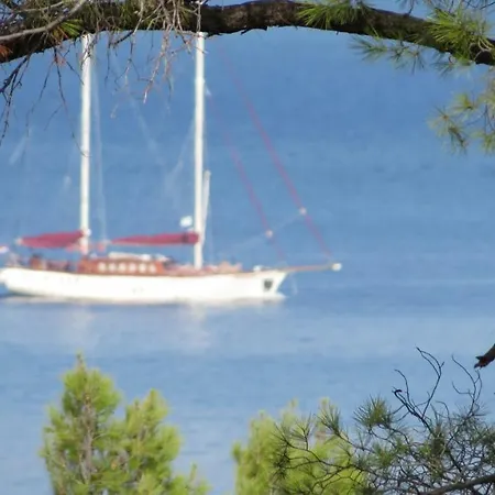 Guest house Familia Hvar 3*