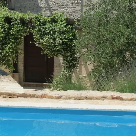 Familia Hvar 3*