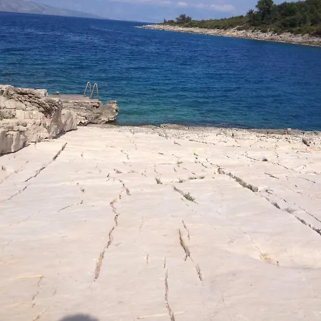 Familia Hvar