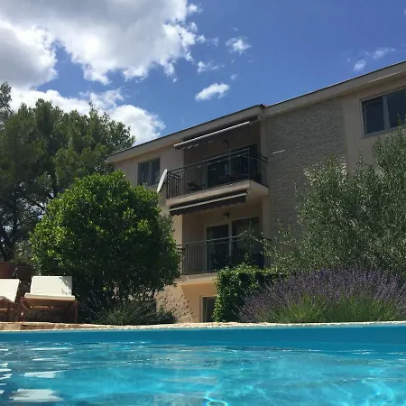 Familia Hvar Vrboska