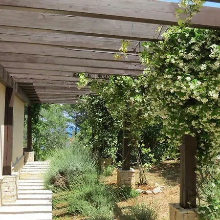 Familia Hvar 4* Vrboska