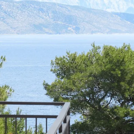 Familia Hvar Gasthuis Vrboska